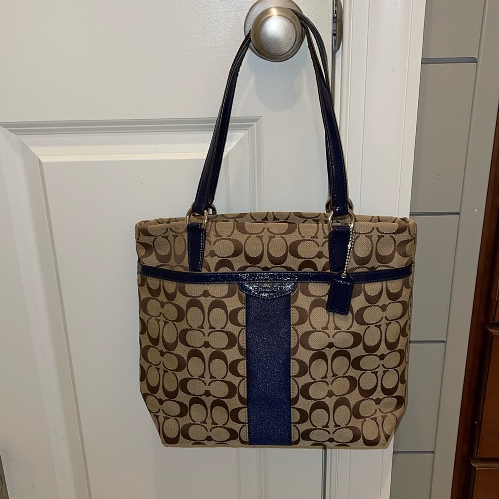 Signature coach tote bag blue accent colour